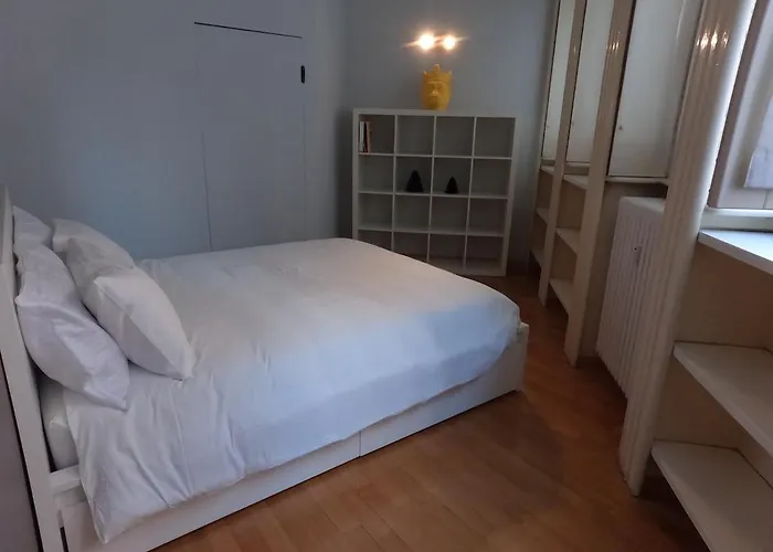 Modern Openspace In Piazza Repubblica Near To Via Montenapoleone